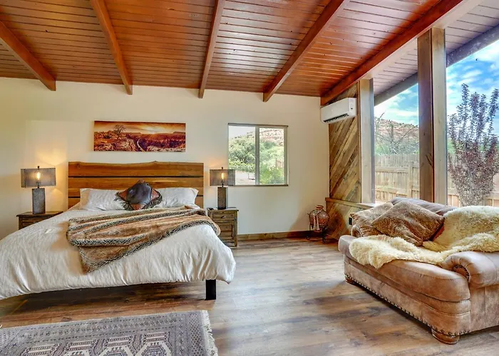 Hot Tub And Red Rock Views Escape! Holiday home