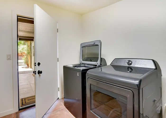 Holiday home Hot Tub And Red Rock Views Escape!