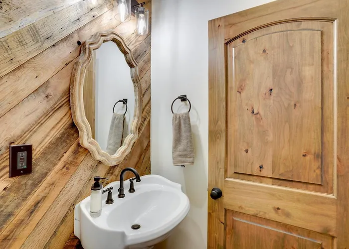 Holiday home Hot Tub And Red Rock Views Escape!