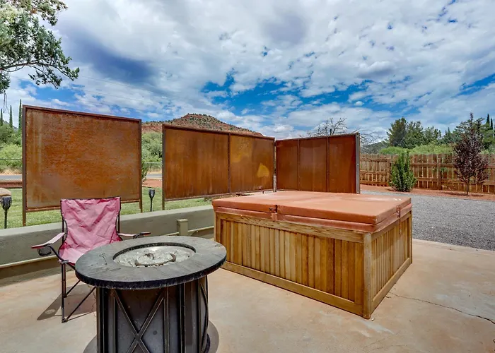 Hot Tub And Red Rock Views Escape!