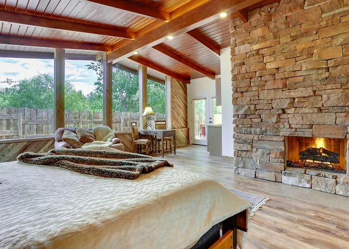 Hot Tub And Red Rock Views Escape! Holiday home Sedona